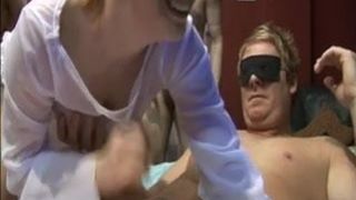 Рыжеволосая красавица посетила свингер клуб и трахнулась