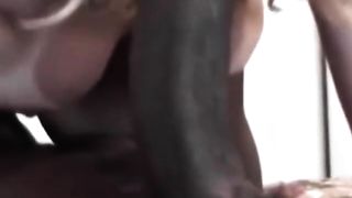 Сисястая блондинка в позе 69 с трудом сосёт огромный пенис негра любовника